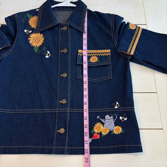 Women’s Garden Floral Embroidered Denim Jacket - Picture 11 of 12